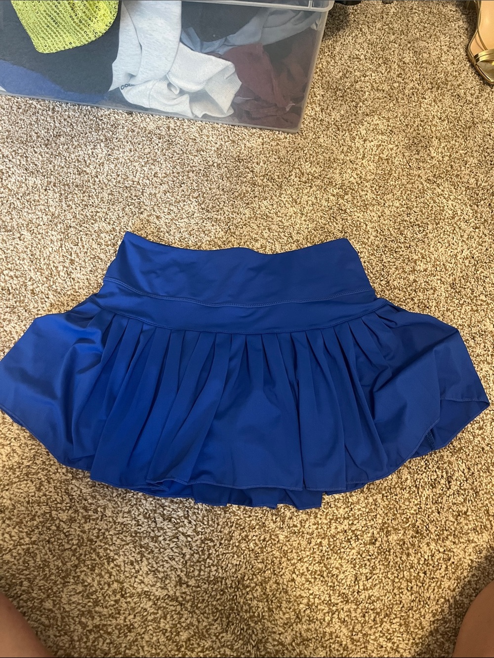 Gold hinge pleated tennis skirt